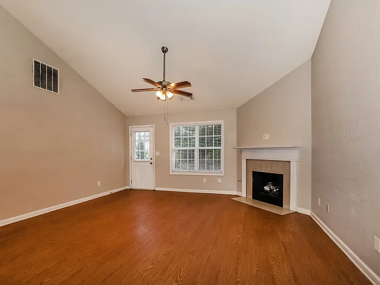 409 Mazley Dr — Photo 5