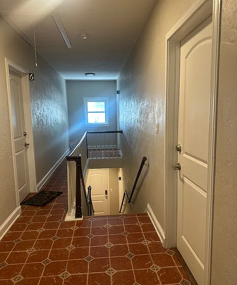 320 S Riverside Dr — Photo 24