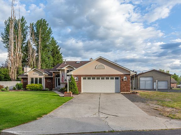 2nd image of 408 E Glencrest Dr