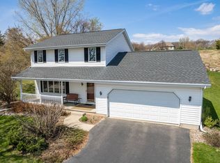 883 Iroquois Cir, Baraboo, WI 53913
