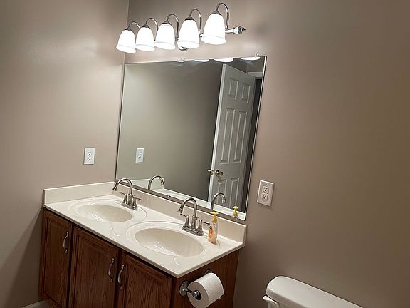 5th image of 107 Snead Cir