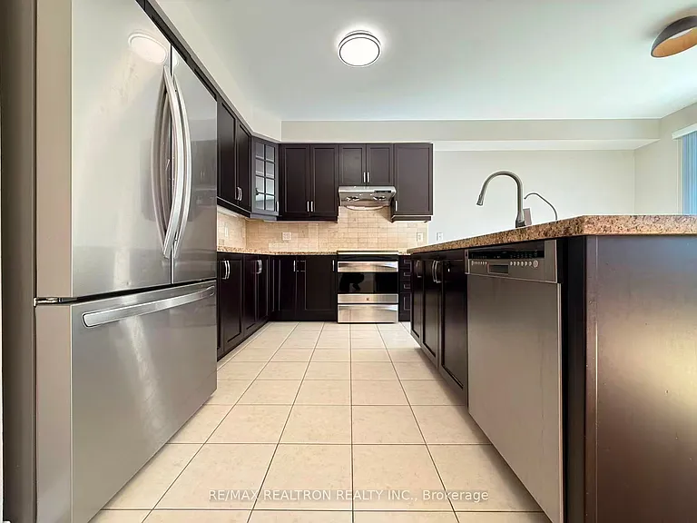 7 Hyacinth St — Photo 11