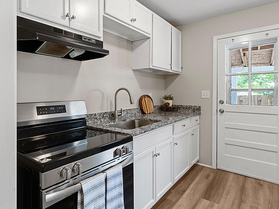 3rd image of 533 Basin St