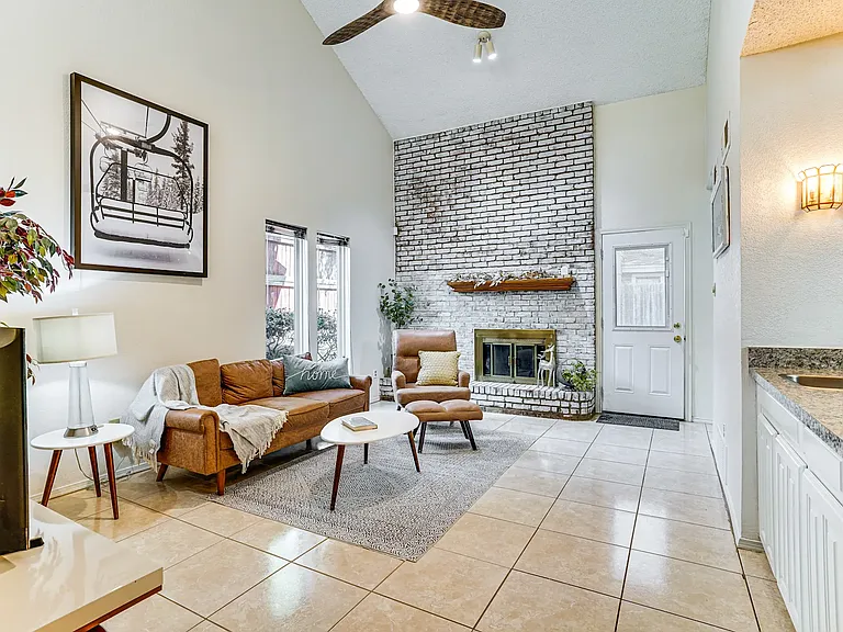 1441 Palmnold Cir W — Photo 2