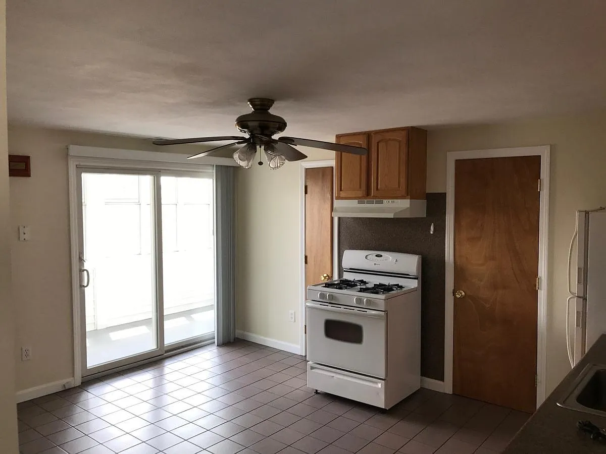 1 bed, 900 sqft, $1,650 — Photo 1