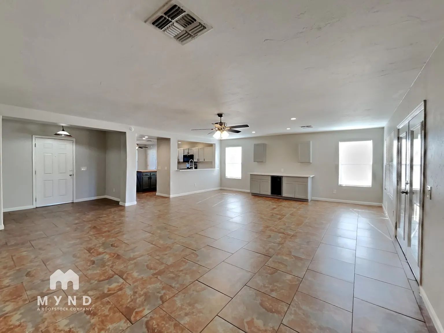 4 bed, 2.0 bath, 2045 sqft, $1,975 — Photo 4