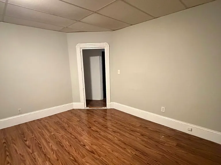 75 Crapo St New Bedford Spacious 3 Bedroom / 1 Bath New Appliances, Near the Beach! — Photo 21