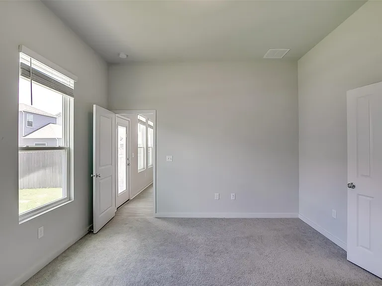 15107 Forum Ave — Photo 21
