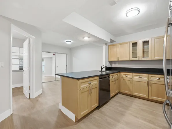 7318 NW 75th St, Tamarac, FL 33321