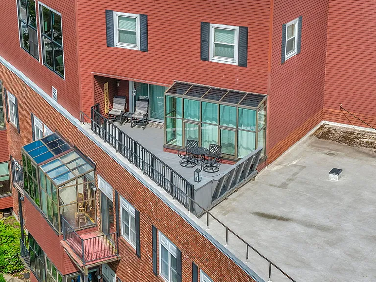 112 Franklin St #C2 — Photo 35