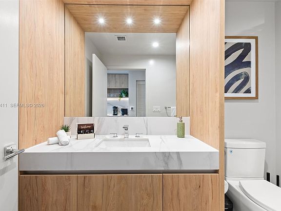 5th image of 11 NE 6th St Unit 2406