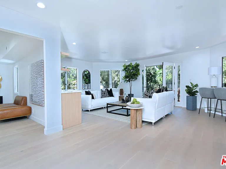 19061 Wells Dr — Photo 12