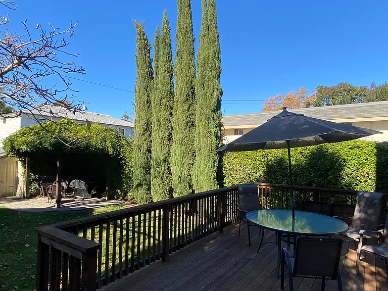 385 Coombs St — Photo 5