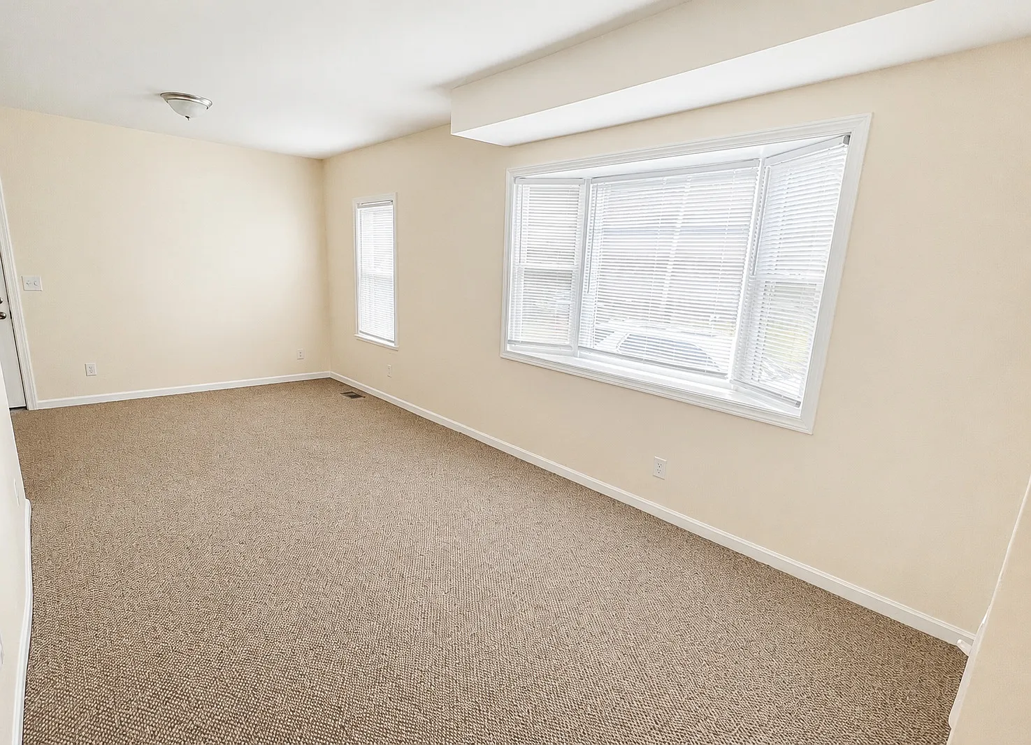3 bed, 1050 sqft, $2,800 — Photo 3