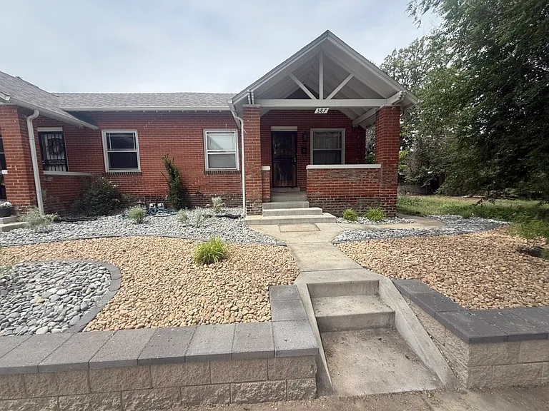 387 N Emerson St — Photo 2