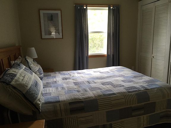 Queen Bedroom B