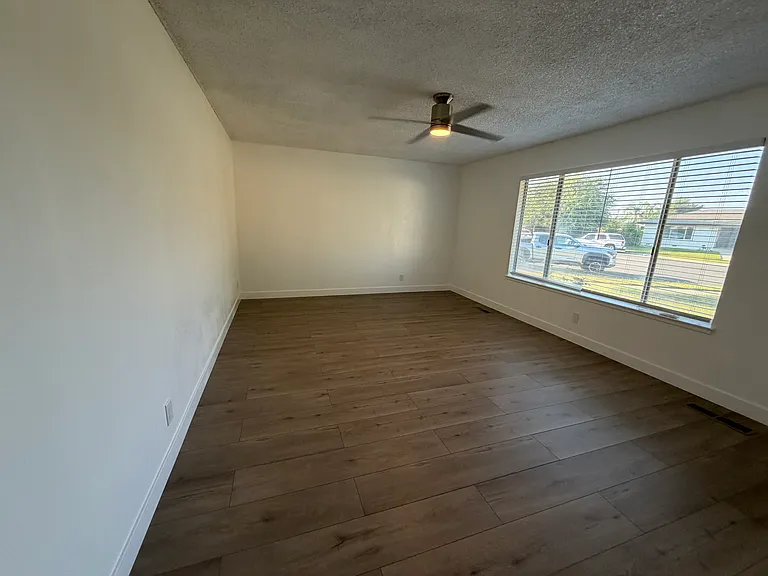 6620 N Sierra Vista Ave — Photo 4