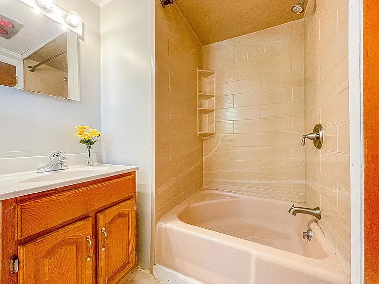 27 Brentwood St #2 — Photo 25