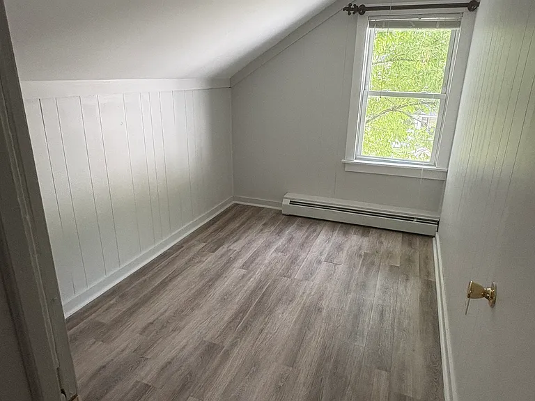 111 Cliff St — Photo 4