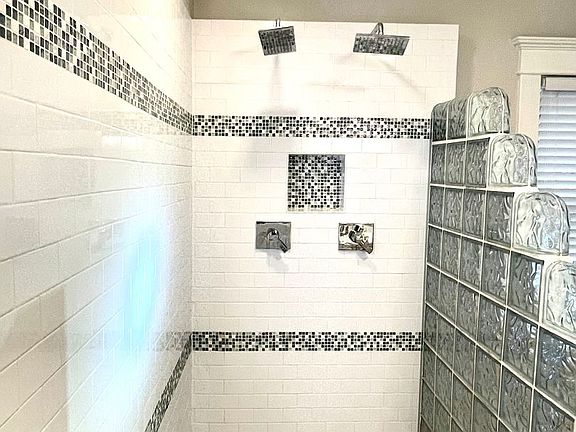 4th image of 106 W 2nd Ave #2