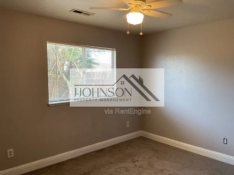 218 W Alameda St — Photo 6