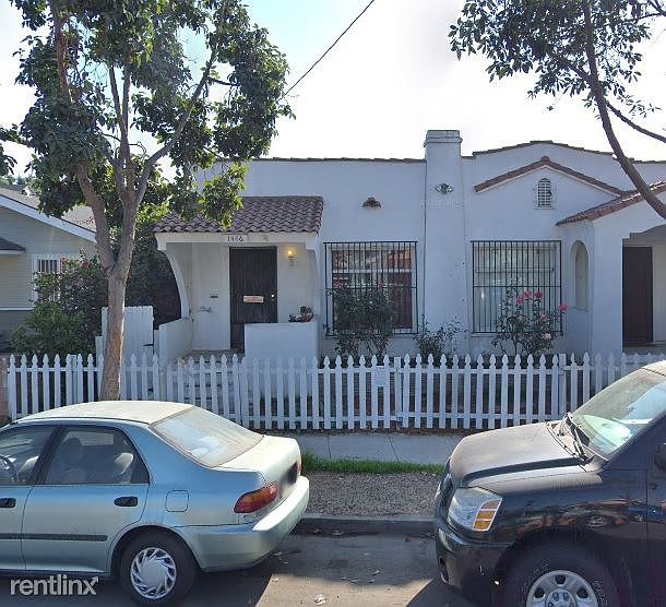 1446 Hellman from street