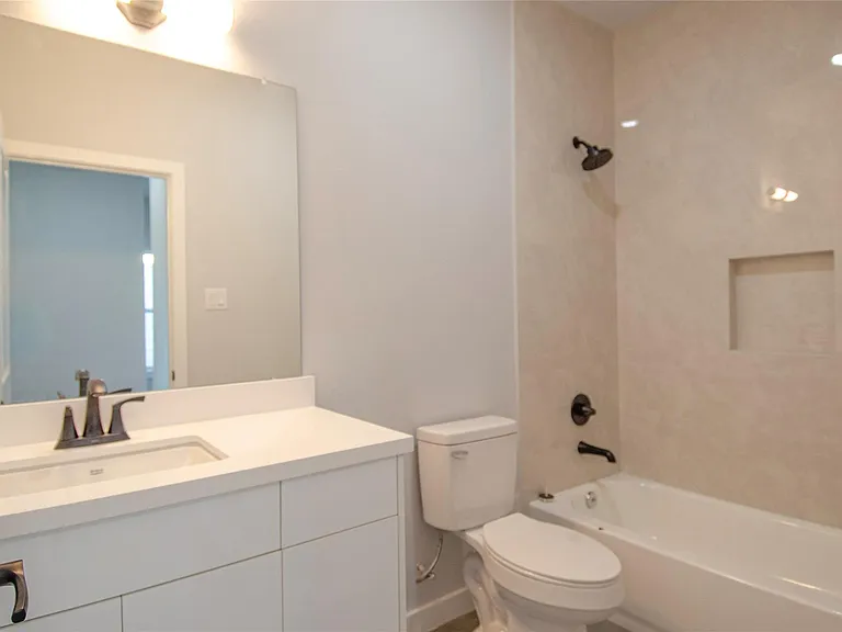 2832 Mansfield St — Photo 24