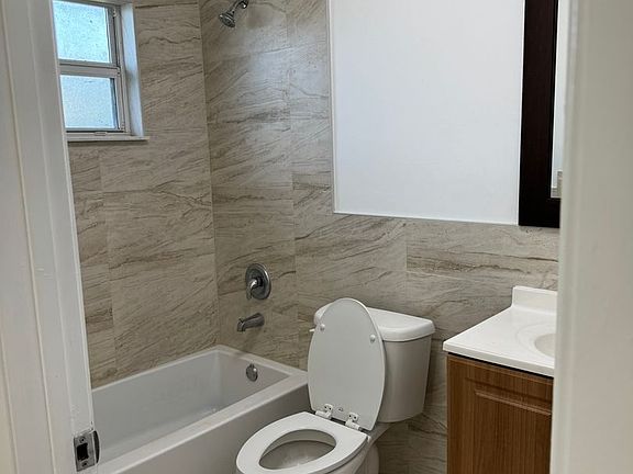 5th image of 12040 SW 214th Ter #3/2