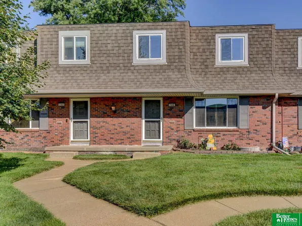 2306 Benson Gardens Blvd, Omaha, NE 68134