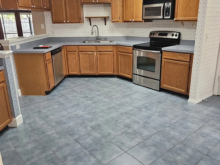 780 Ortona Ct — Photo 10