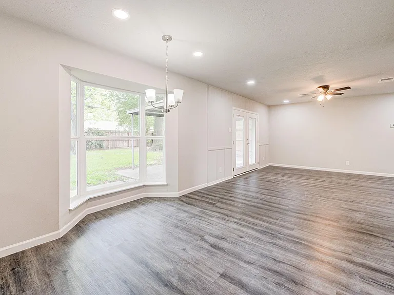 9617 Caffrey St — Photo 11