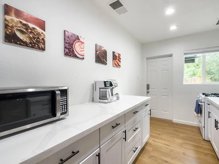 508 E Willetta St #2 — Photo 3
