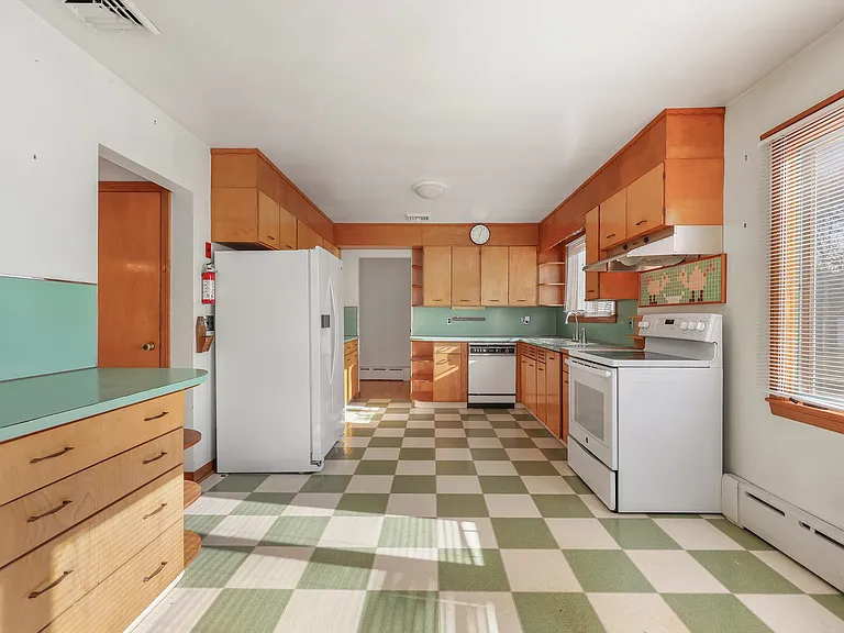67 Barclay Dr — Photo 10