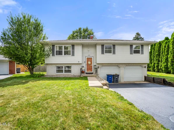 2122 Laurel Valley Dr, Toledo, OH 43614
