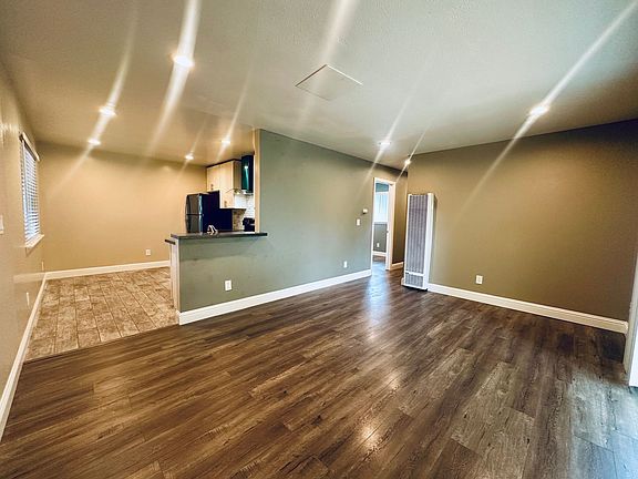 4th image of 25013-25021 Cypress Ave #4