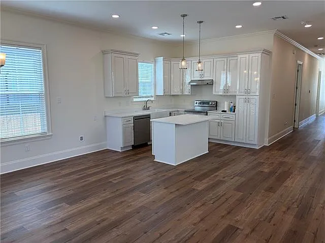 3 bed, 2.5 bath, 1930 sqft, $2,800 — Photo 4