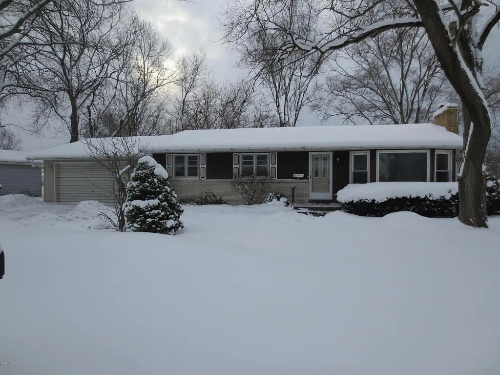 1985 Arbor Ave photo 1