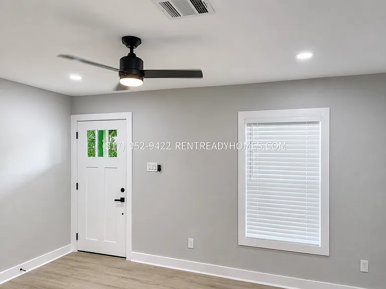 8112 Barkley St — Photo 2