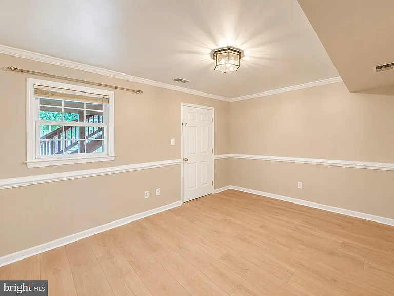 706 Vanderbilt Ter SE — Photo 3