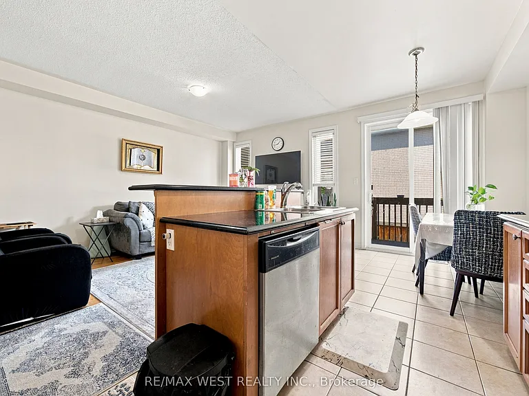 35 Sky Harbour Dr — Photo 13