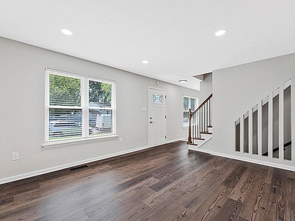 4th image of 5302 Stockton Ct