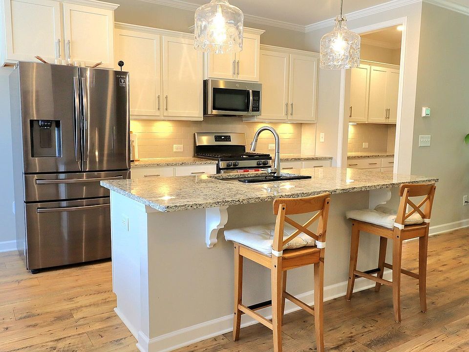 1st image of 700 Carraway Garden Dr