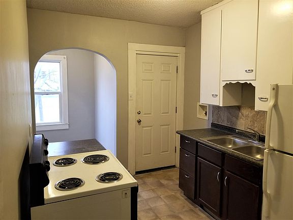 4th image of 114 N Leonard St APT 1