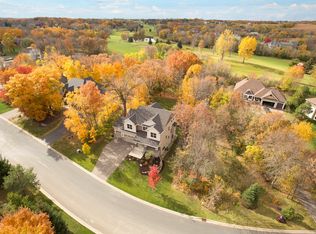 1036 Fairhaven Dr, Shakopee, MN 55379