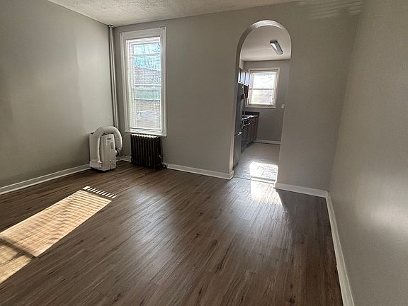 5th image of 1623 Carswell St