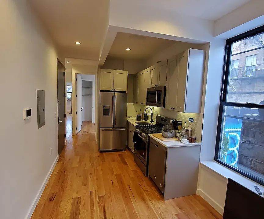 1271 Willoughby Ave #1R
