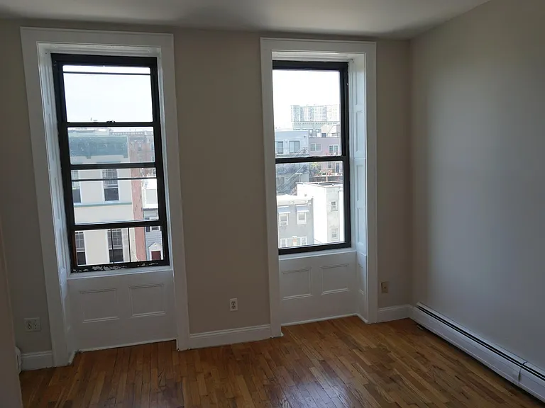 819 Park Ave #10 — Photo 3