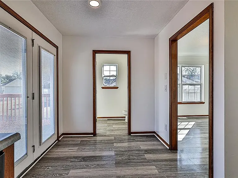 4010 E 16th Ct — Photo 6