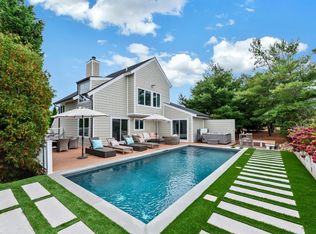 33 Old Canoe Place Rd, Hampton Bays, NY 11946