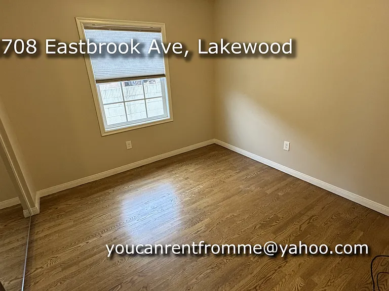 Middle Bedroom